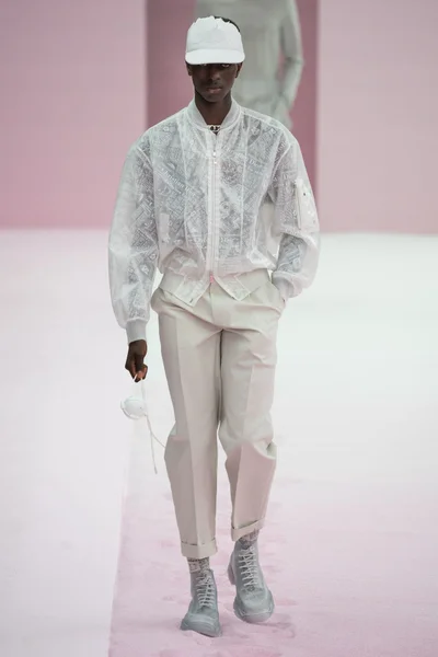 Look 15
